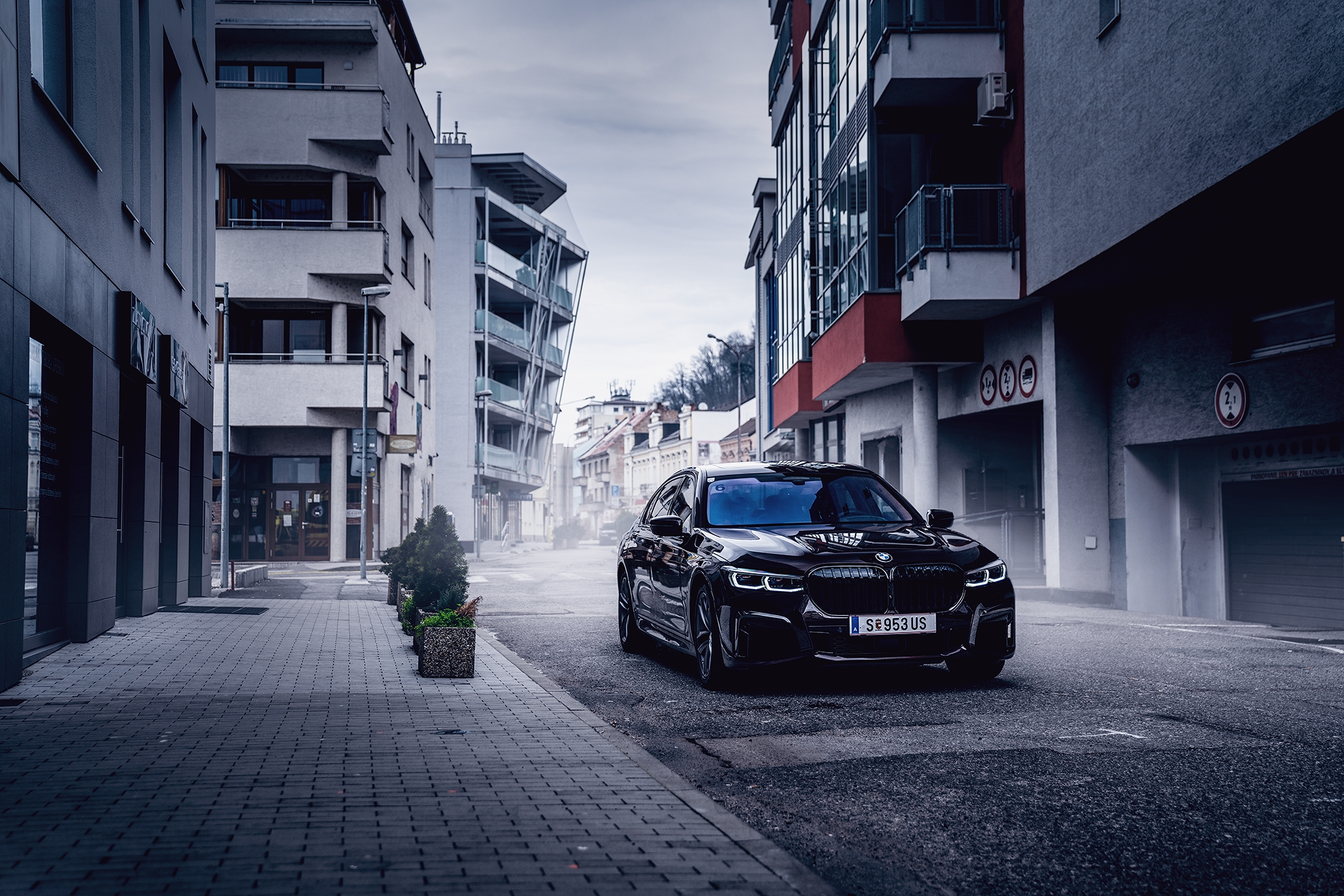 BMW 760 Li (4).jpg